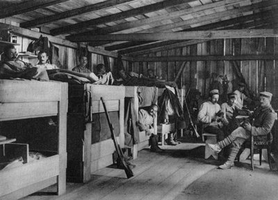 Soldati tedeschi in un rifugio ridotto, Vosgi, Francia, Prima Guerra Mondiale, 1916 da Unbekannt