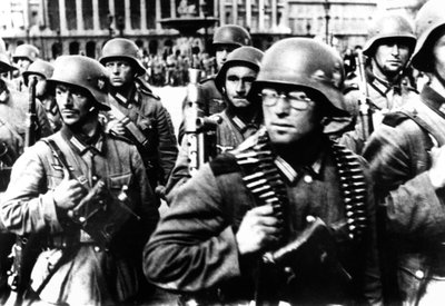 Soldati tedeschi che marciano a Parigi, 14 giugno 1940 da Unbekannt