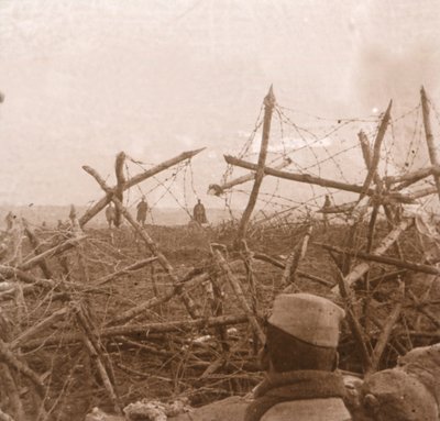 Tedeschi che escono dalle trincee, Massiges, Francia settentrionale, c1914-c1918 da Unbekannt