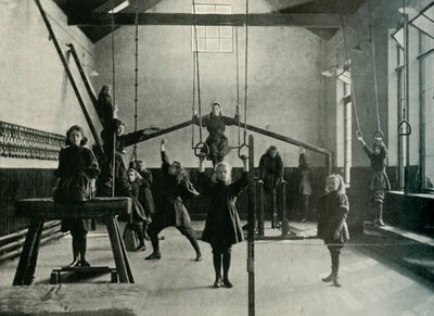 Ragazze ginnaste alla Royal Institution for the Deaf and Dumb, Friar Gate, Derby, 1902 da Unbekannt