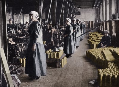 Ragazze lavoratrici in una fabbrica di munizioni, 1915 da Unbekannt