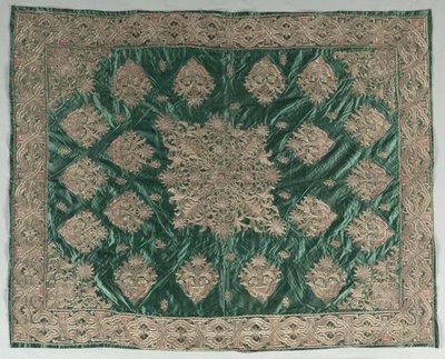 Copertura ricamata con filo d