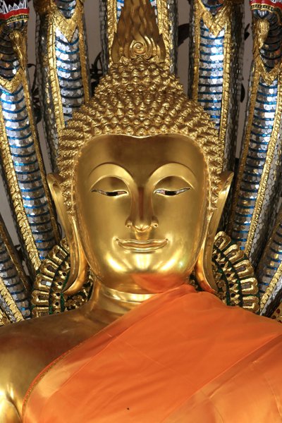 Buddha dorato che prende la terra come testimone. Wat Pho - Wat Phra Chettuphon. 1788. Bangkok. Thailandia da Unbekannt