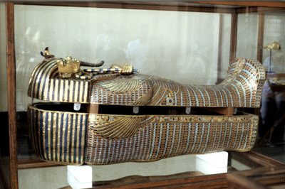 Sarcófago dorato del faraone Tutankhamon, c1325 a.C. da Unbekannt