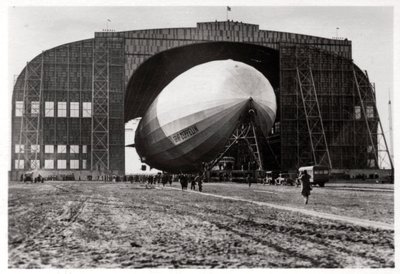 Graf Zeppelin attaccato al palo di ancoraggio mobile, Lakehurst, New Jersey, USA da Unbekannt