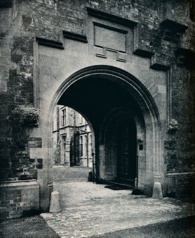 Grizedale Hall, Lancashire: Arco nella torre verso il portico, c1911 da Unbekannt
