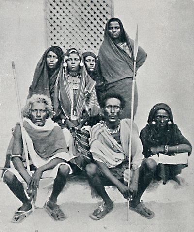 Gruppo di uomini e donne Danakil dal porto italiano, Assab Bay, Eritrea, 1912 da Unbekannt