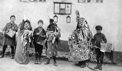 Cavallo a dondolo, cerimonie del Primo Maggio, Somerset, c1922 da Unbekannt