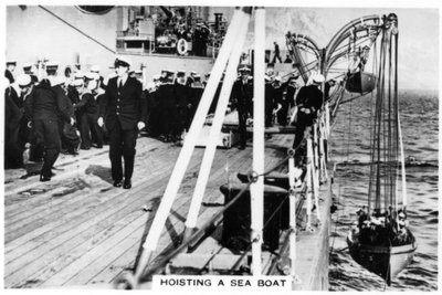 Sollevamento di una barca da mare, HMS Nelson, 1937 da Unbekannt