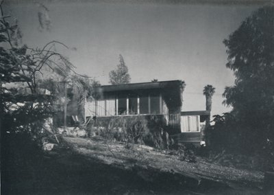 Casa a Los Angeles di Richard J Neutra - Vista del patio e del giardino, 1942 da Unbekannt