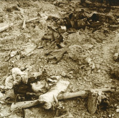 Resti umani, Verdun, Francia settentrionale, c1914-c1918 da Unbekannt