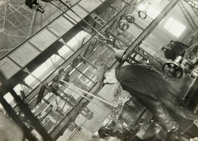 In una fabbrica di ingegneria meccanica, URSS, anni 