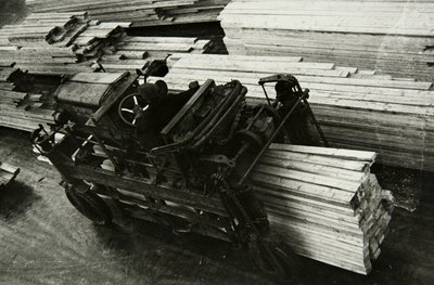 In una fabbrica di lavorazione del legno, Russia, anni 1950 da Unbekannt