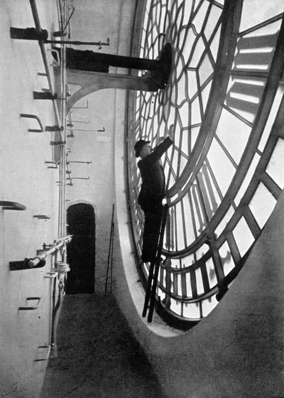 Dentro il quadrante del Big Ben, Palazzo di Westminster, Londra, c1905 da Unbekannt