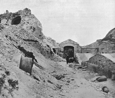 Dentro la fortezza distrutta di Sedd el Bahr da Unbekannt
