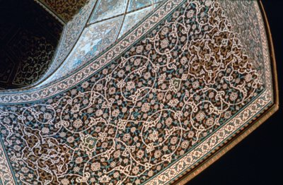 Interno di un arco, Moschea di Sheikh Lutfullah, Isfahan, Persia, c1615 da Unbekannt