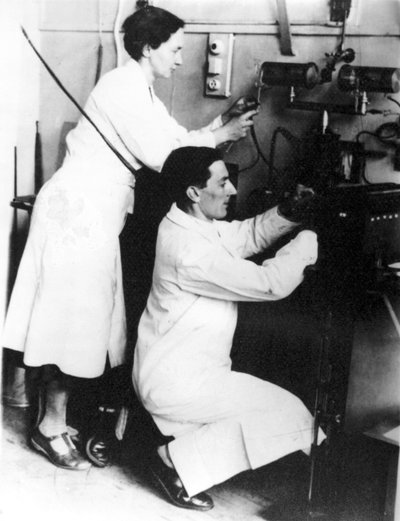 Irene Joliot-Curie e Frederic Joliot, fisici francesi, c 1935 da Unbekannt
