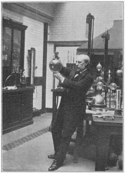 James Dewar, chimico e fisico scozzese nel suo laboratorio, c1890 da Unbekannt