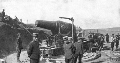 Batteria di obici giapponese davanti a Port Arthur, Guerra Russo-Giapponese, 1904-5 da Unbekannt