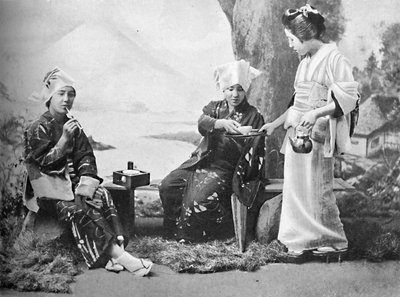Ragazze contadine giapponesi che prendono il tè in una sosta lungo la strada, 1902 da Unbekannt
