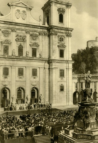 Jedermann eseguito davanti alla Cattedrale di Salisburgo, Salisburgo, Austria, c1935 da Unbekannt