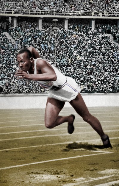 Jesse Owens alla partenza dei 200 metri ai Giochi Olimpici di Berlino da Unbekannt
