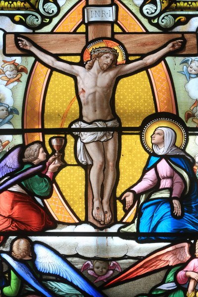 Gesù Cristo sulla croce. Vetrata. Santuario di Nostra Signora di La Salette, La Salette-Fallavaux da Unbekannt