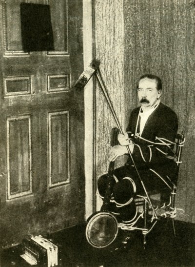 John Nevil Maskelyne esegue un