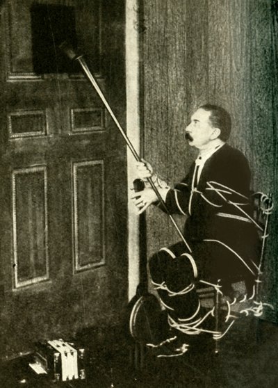 John Nevil Maskelyne esegue un