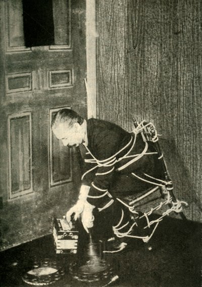 John Nevil Maskelyne esegue un