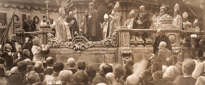 Re Carlo IV che presta giuramento di incoronazione a Budapest il 30 dicembre 1916, 1916 da Unbekannt