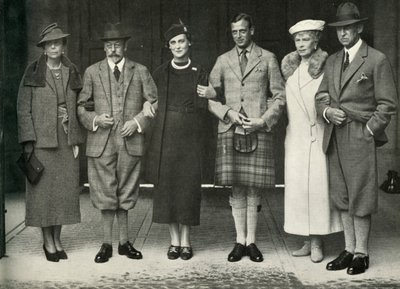 Re Giorgio V, Regina Maria, Principe Giorgio, Principessa Marina...a Balmoral nel 1934, 1951 da Unbekannt