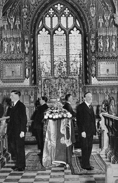Re Giorgio V in stato, Chiesa di Santa Maria Maddalena, Sandringham, Norfolk, gennaio 1936 da Unbekannt
