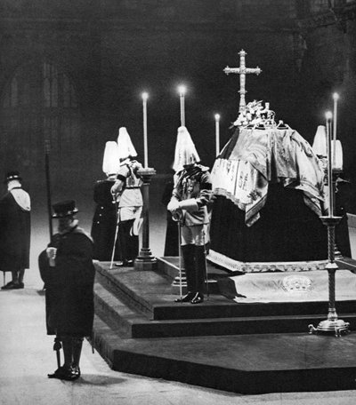 Re Giorgio V in stato di riposo nella Westminster Hall, Londra, gennaio 1936 da Unbekannt