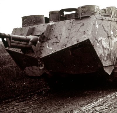 Grande carro armato in movimento, c1914-c1918 da Unbekannt