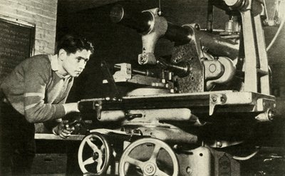 Imparando il suo mestiere, c1948 da Unbekannt