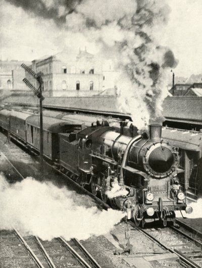 Partenza da Budapest. Un treno espresso parte dalla stazione centrale da Unbekannt