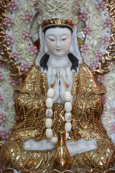 Tempio buddista Leong San. Statua di Guan Yin Bodhisattva. Singapore da Unbekannt
