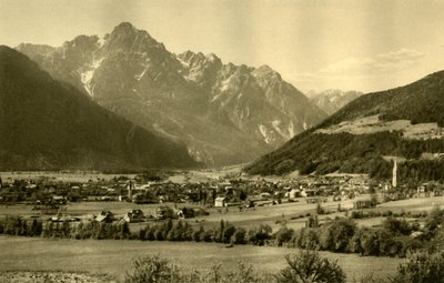 Lienz e lo Spitzkofel, Tirolo, Austria, c1935 da Unbekannt