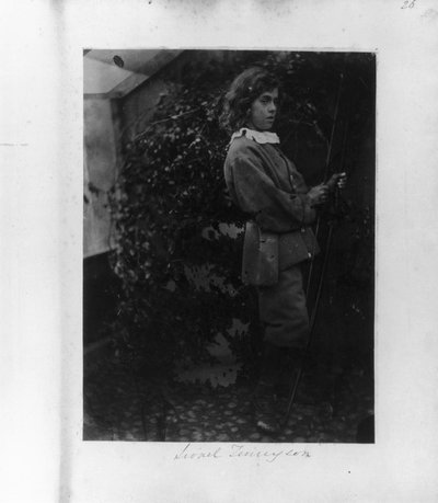 Lionel Tennyson con arco e freccia da Unbekannt