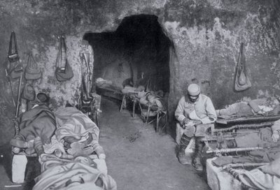 Alloggi in una grotta francese, Prima Guerra Mondiale, 1915 da Unbekannt