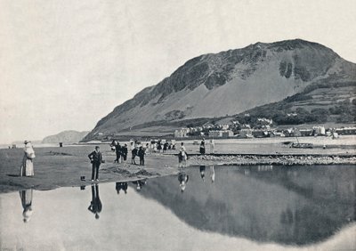 Llanfairechan - Il villaggio e la montagna di Penmaenmawr, 1895 da Unbekannt