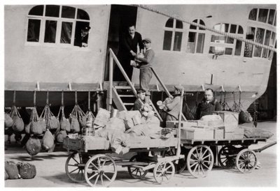 Caricamento delle provviste, Zeppelin LZ 127 Graf Zeppelin da Unbekannt