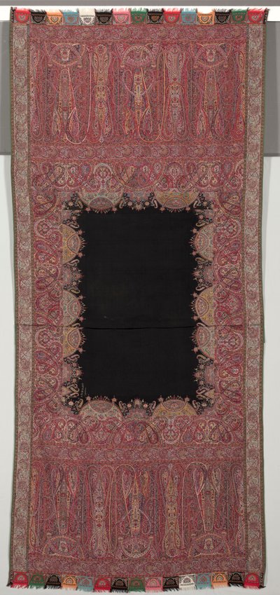 Lunga sciarpa con centro nero e galleria esotica a quattro lati in stile chinoiserie, 1840s da Unbekannt