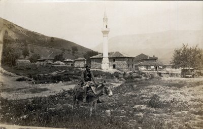 Macedonia, Grecia: un uomo su un asino davanti a un minareto - Cartolina 1914-1918 da Unbekannt