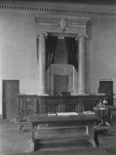 Scrivania dei magistrati in aula, Terzo Distretto, New York City, 1924 da Unbekannt