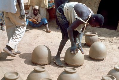 Fare vasi senza ruota, Nigeria, c1966 da Unbekannt