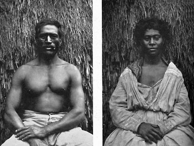 Hawaiani maschi e femmine in primo piano, 1902 da Unbekannt