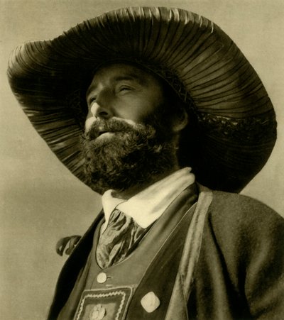 Uomo in costume tradizionale, Tirolo, Austria, c1935 da Unbekannt