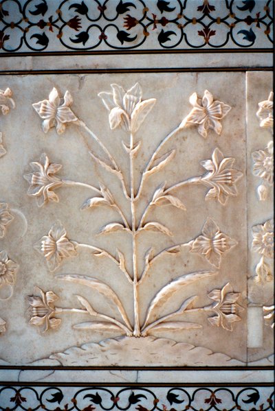 Scultura in marmo di giglio formalizzato, Taj Mahal, Agra, India, XVII secolo da Unbekannt